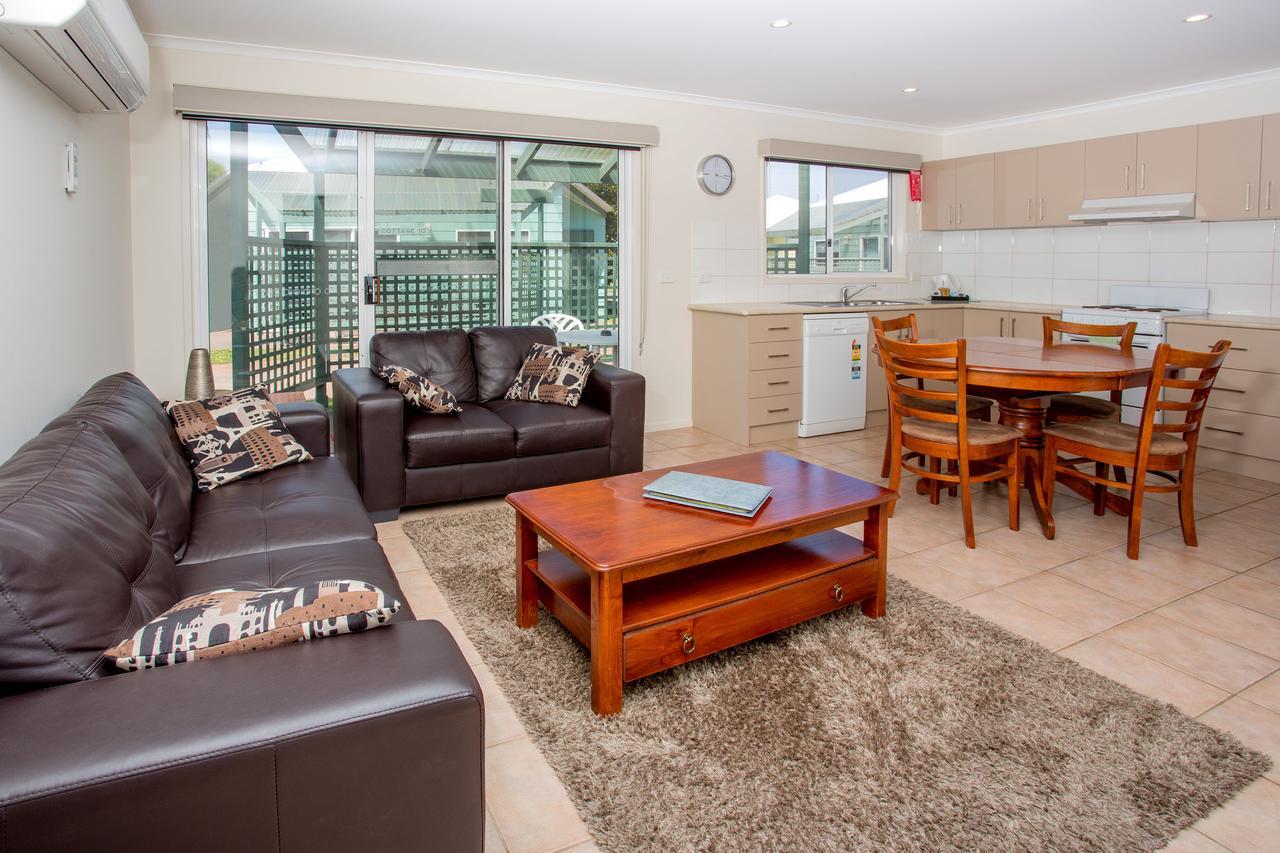 Big4 Whiters Holiday Village Lakes Entrance Exterior photo