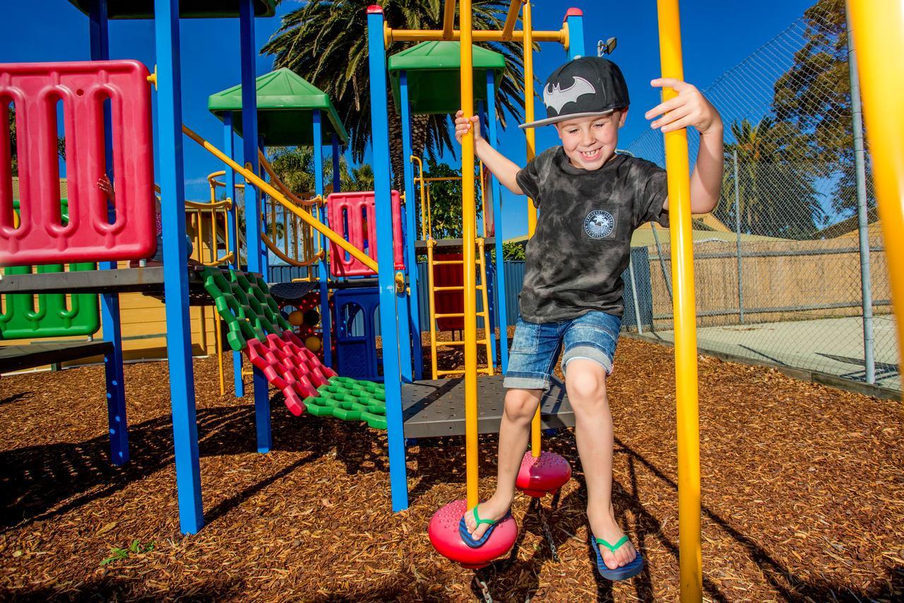 Big4 Whiters Holiday Village Lakes Entrance Exterior photo