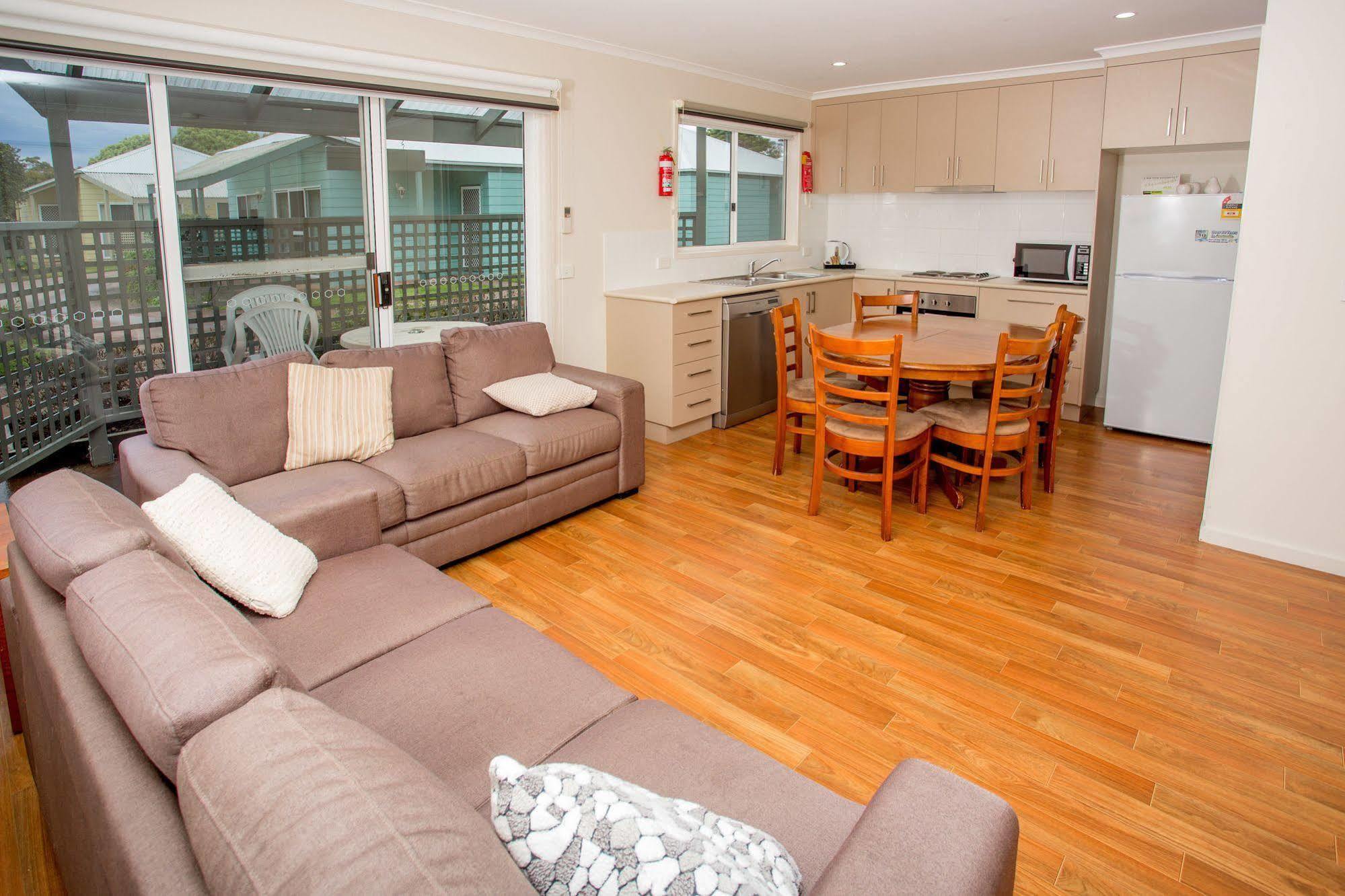 Big4 Whiters Holiday Village Lakes Entrance Exterior photo