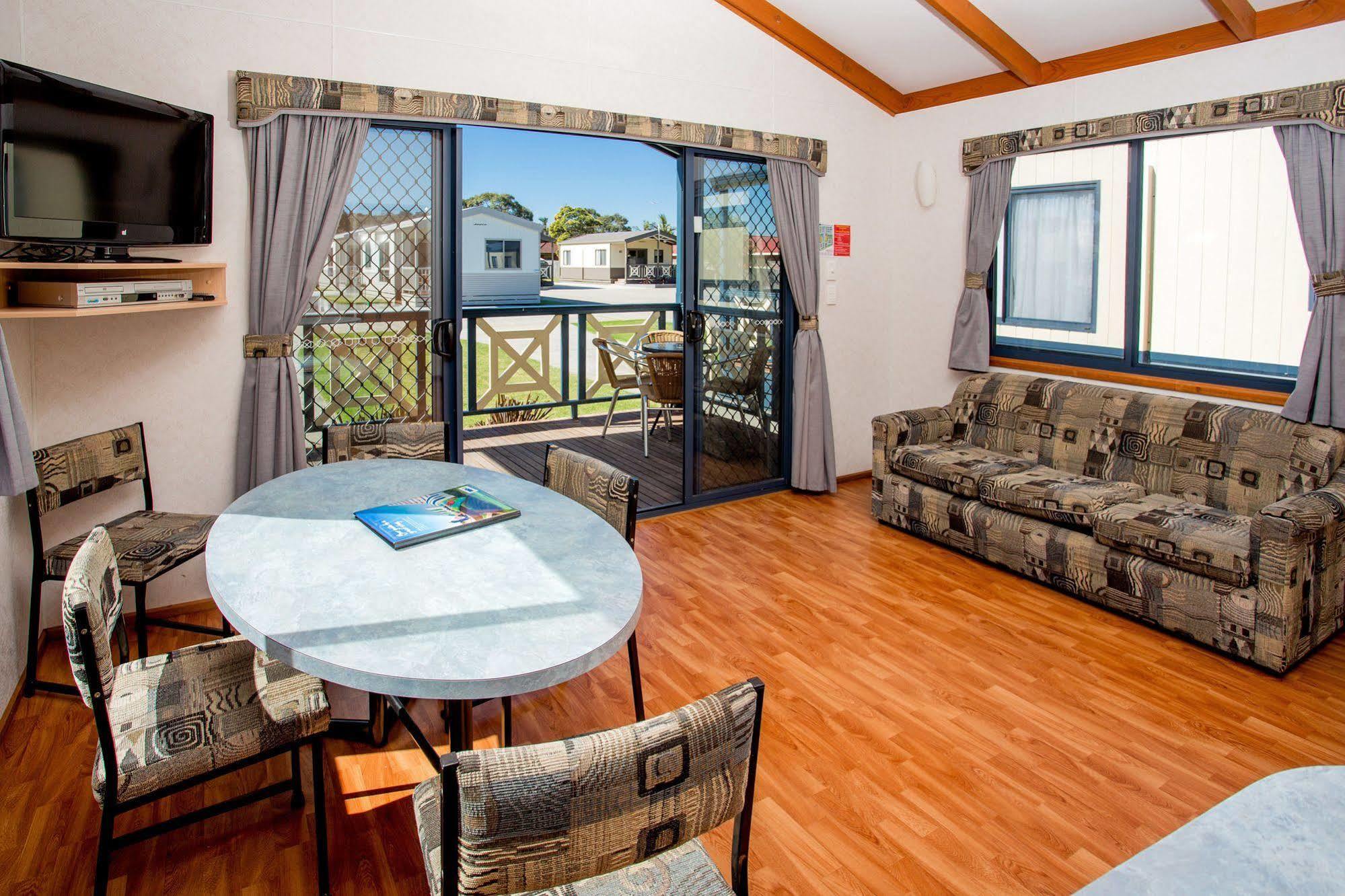 Big4 Whiters Holiday Village Lakes Entrance Exterior photo