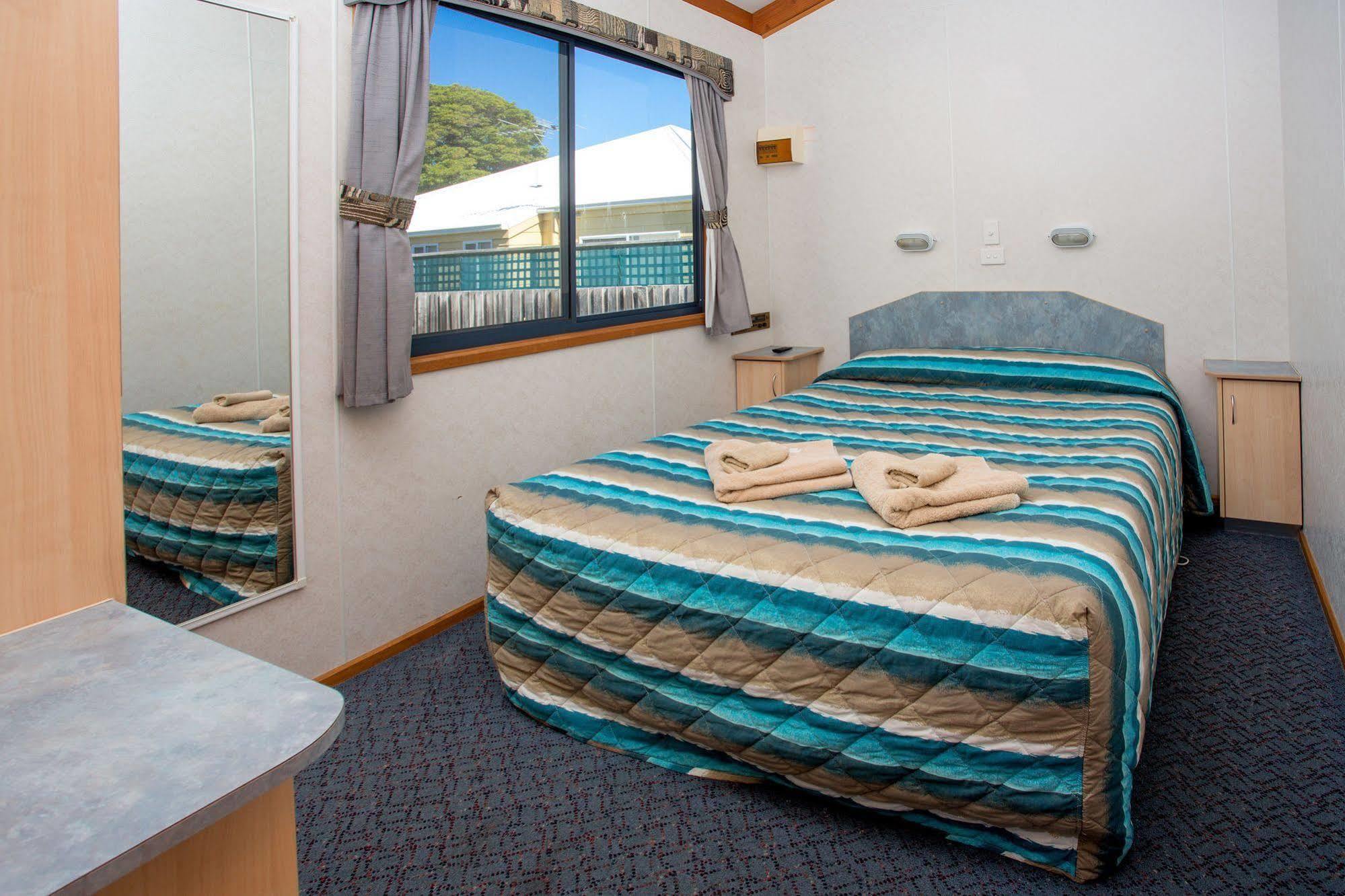 Big4 Whiters Holiday Village Lakes Entrance Exterior photo