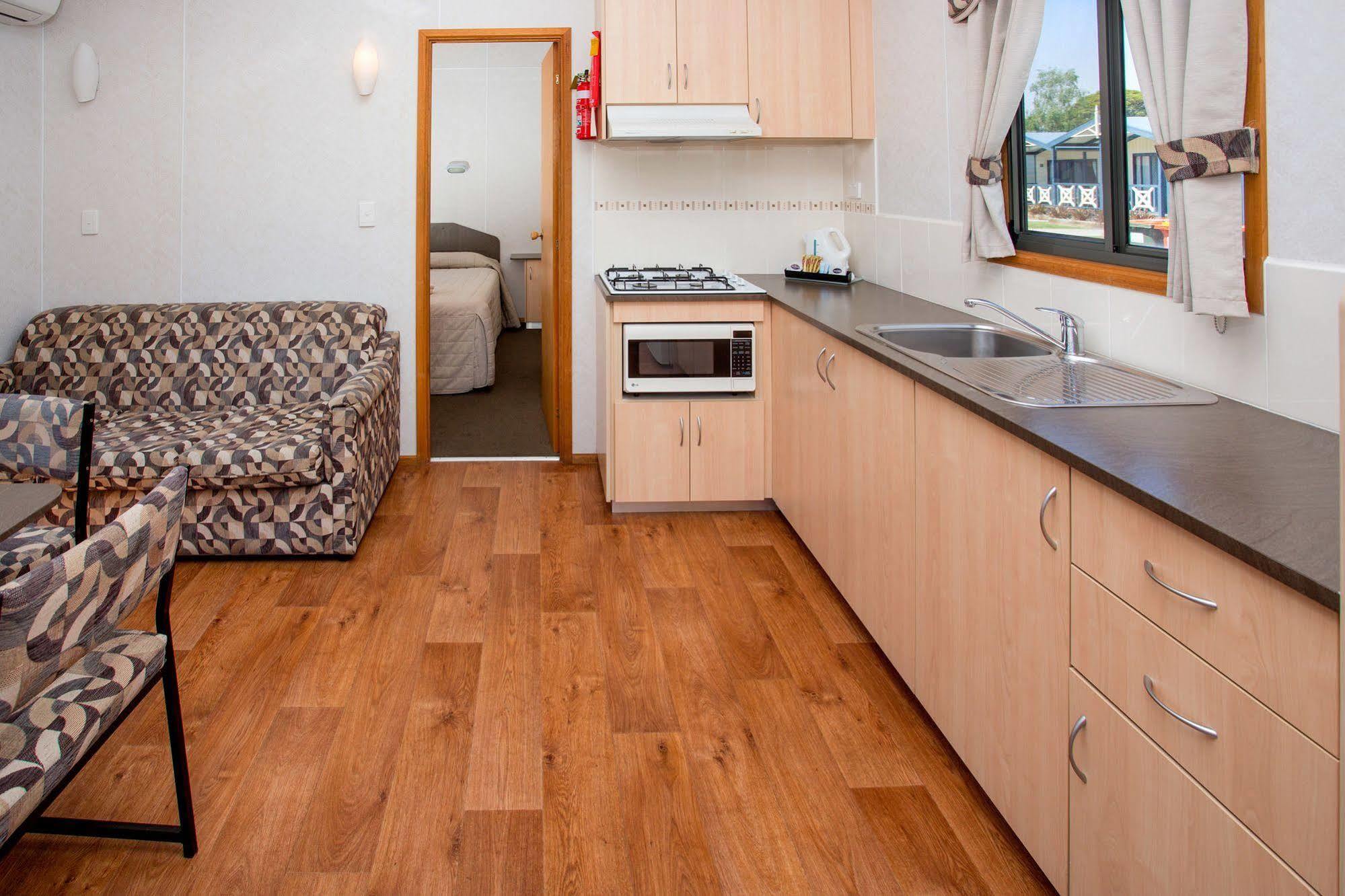 Big4 Whiters Holiday Village Lakes Entrance Exterior photo