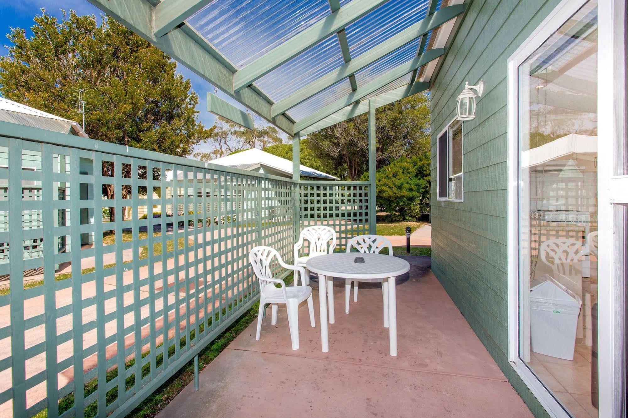 Big4 Whiters Holiday Village Lakes Entrance Exterior photo