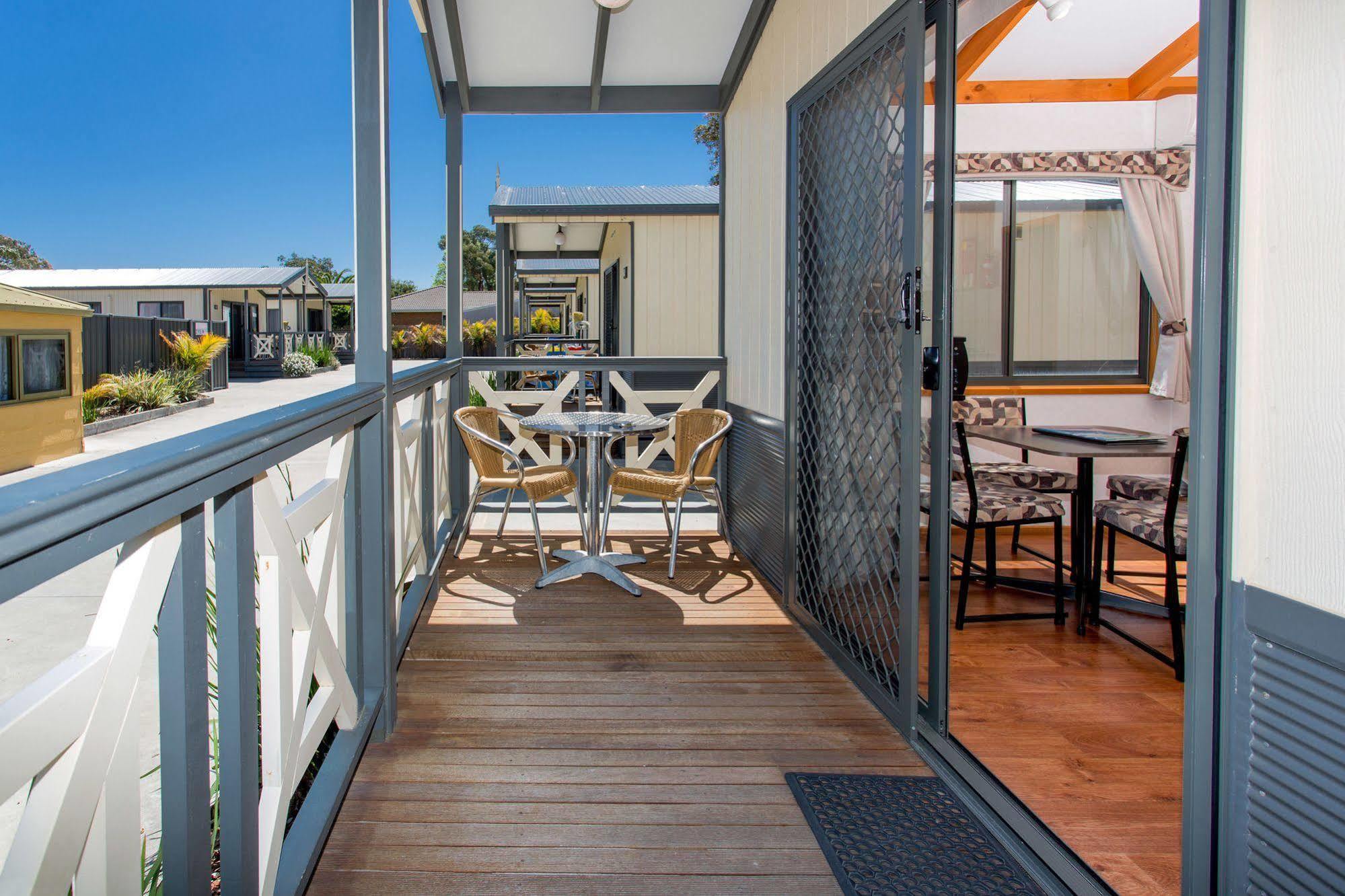 Big4 Whiters Holiday Village Lakes Entrance Exterior photo